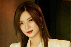 Triệu Vy xuất hiện giữa 'bão' scandal