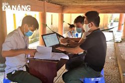 Khi cán bộ xã về thôn