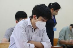 Dự báo điểm chuẩn nhiều ngành tăng 0,5 - 3 điểm, thí sinh hồi hộp chờ công bố