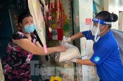 Nữ sinh 17 tuổi gần 4 tháng tình nguyện chống dịch COVID-19