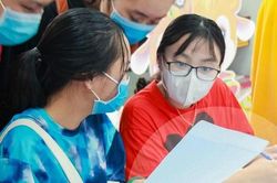 Điểm chuẩn năm 2021 tăng - 'Nước lên thì thuyền cũng lên'