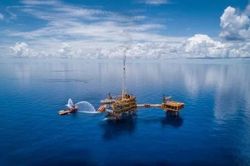Tin thị trường: Nguồn cung dầu giảm mạnh, Bank of America cảnh báo giá dầu thô thế giới có thể vọt lên 100 USD/thùng