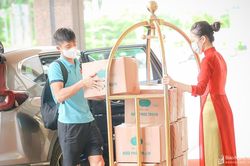 Trọng Hoàng, Phan Văn Đức mang quà quê lên hội quân cùng tuyển Việt Nam