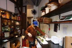 Nhiều cơ sở kinh doanh tại Hà Nội chuẩn bị mở cửa trở lại