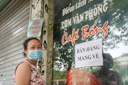 Chủ cửa hàng ăn uống ở Hà Nội: 'Chúng tôi chờ đợi ngày này lâu lắm rồi'