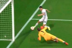 Bàn thắng của Ozil ở cúp châu Âu sau 3 năm