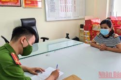 Khởi tố nữ kế toán làm giả hàng loạt giấy đi đường