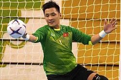 Thi đấu như 'lên đồng', thủ môn Hồ Văn Ý khiến FIFA thán phục