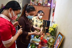 Nghẹn lòng nỗi đau của những đứa trẻ mồ côi vì đại dịch