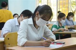 Vì sao điểm chuẩn ngành sư phạm, báo chí cao chót vót?