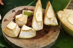 Lạ lùng những thứ chỉ có ở Việt Nam: Dừa ăn vỏ bỏ nước, mít dài cả mét, thanh long thơm mùi nhãn,...