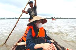 Thủy Tiên từng bị Công Vinh 'mắng' vì trốn đi làm từ thiện