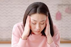 Bạn thân cướp trắng công ty, cô bỗng nhận ra khoảng trống vô hình trong gia đình