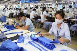 Lợi nhuận doanh nghiệp dệt may trồi sụt vì COVID-19