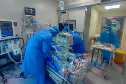 Dấu hiệu nhận biết trẻ mắc Covid-19 nguy cơ chuyển nặng