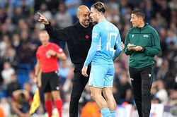 Man City: Những lần hành động 'khác người' của Guardiola khi cầm quân