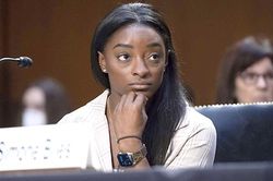 Bê bối lạm dục tình dục trong làng TDDC Mỹ: FBI không bảo vệ được Simon Biles