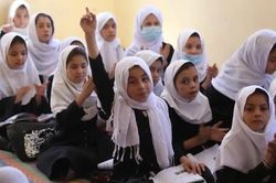 Taliban cấm nữ sinh học Trung học