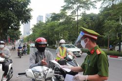 Hà Nội: Trong 24 giờ, phạt 190 trường hợp vi phạm công tác phòng chống dịch COVID-19