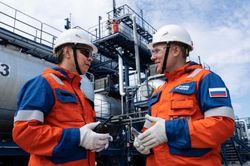 Lukoil và Gazprom Neft thành lập liên doanh phát triển cụm dầu khí quan trọng ở Nga