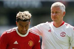 Solskjaer thận trọng với Cavani, 'che chắn' cho Lingard