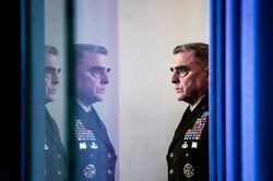 'Cú đòn' mạnh với tướng Mark Milley