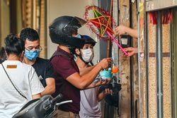 Hé cửa bán đồ chơi Trung thu ở Hà Nội