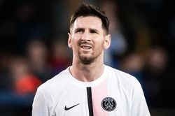 HLV Lyon dặn học trò đá rắn với Messi