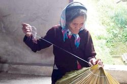 Độc đáo nón lá cọ của người Tày xã Bản Liền