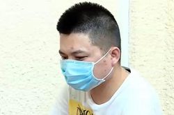 Nhóm tín dụng đen đòi nợ bằng chất bẩn