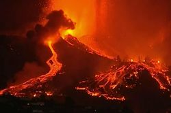 Núi lửa phun trào dữ dội trên đảo La Palma