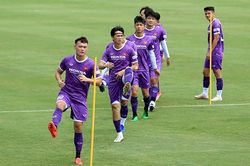 Đội tuyển Việt Nam rèn thể lực