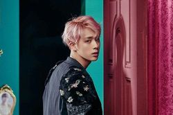 Giật mình trước quá trình điêu khắc bức tượng Jin BTS, tưởng nam thần nào