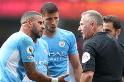 Man City hòa thất vọng Southampton: Không tiền đạo, không vấn đề?