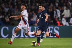 Messi vô duyên, Neymar và Icardi giúp PSG thắng kịch tính Lyon