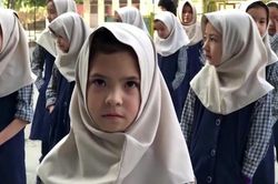 Số ít bé gái Afghanistan tựu trường, các nữ sinh hồi hộp lo sợ