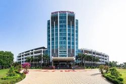 Thầy giáo đuổi sinh viên ra khỏi lớp vì nhờ giảng lại bài do mưa to không nghe rõ chính thức xin lỗi