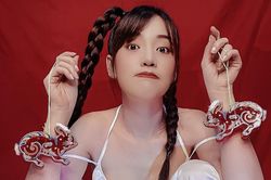 Puka hóa chị Hằng, hờ hững khoe vai trần đón Trung thu