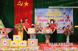 Hội Chữ thập đỏ tỉnh tặng quà trung thu tại huyện Hữu LũngTin khácAn toàn thực phẩm Tết Trung thu: Kiểm soát chặt, tuyên truyền mạnhQuyết liệt ngăn hàng lậu thời điểm cuối năm