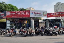 Hà Nội: Hàng quán mở cửa đón khách, rửa ôtô, sửa xe máy đông khách