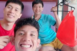 Tuyển thủ Việt Nam 'hồi teen' với những chiếc đèn Trung thu đặc biệt