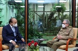 Chủ tịch nước Nguyễn Xuân Phúc gặp Đại tướng Raul Castro Ruz