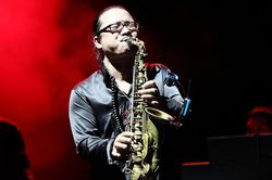 Nghệ sĩ saxophone Trần Mạnh Tuấn có thể ra ngoài sau hơn 1 tháng bị đột quỵ