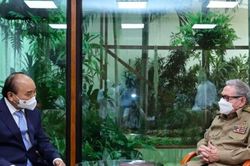 Chủ tịch nước Nguyễn Xuân Phúc có cuộc gặp xúc động với Đại tướng Raul Castro Ruz