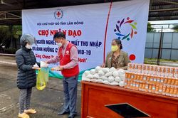 Chợ Nhân đạo đến Lâm Hà giúp cho 100 gia đình khó khăn