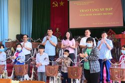 Trao tặng 31 xe đạp cho học sinh có hoàn cảnh khó khăn