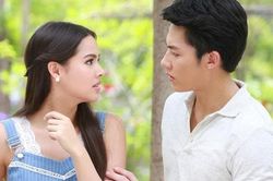 Chồng ngỏ ý muốn nuôi con riêng với tình cũ, người vợ gọi đúng một cuộc điện thoại khiến tất cả nể phục