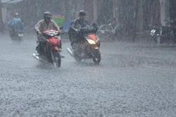 Dự báo thời tiết đêm nay và ngày mai (22-23/9): Cả nước mưa dông; Đông Bắc, Tây Nguyên, Nam Bộ mưa vừa mưa to; Trung Bộ mưa rất to; Tây Bắc ngày nắng