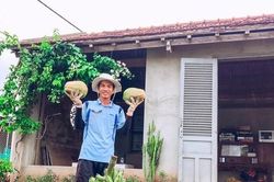 Về quê tránh dịch, thầy giáo 'thay áo mới' xanh mướt hoa lá cho ngôi nhà cũ