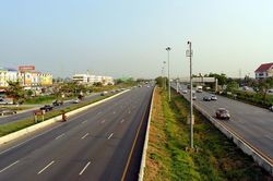 Bỏ tỷ USD làm ăn dài hạn, đâu dễ rời bỏ vì đứt gãy ngắn hạn
